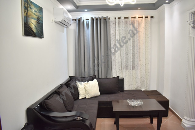 Apartament 1+1 me qira ne rrugen Thoma Koxhaj tek pallatet Cabej ne Tirane.
Pozicionohet ne katin 7